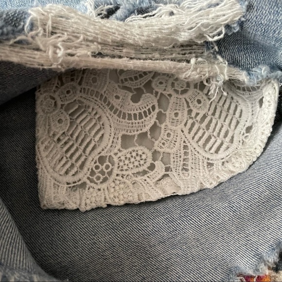 American Eagle Lace Pocket Distressed Jean Shorts - Picture 6 of 9